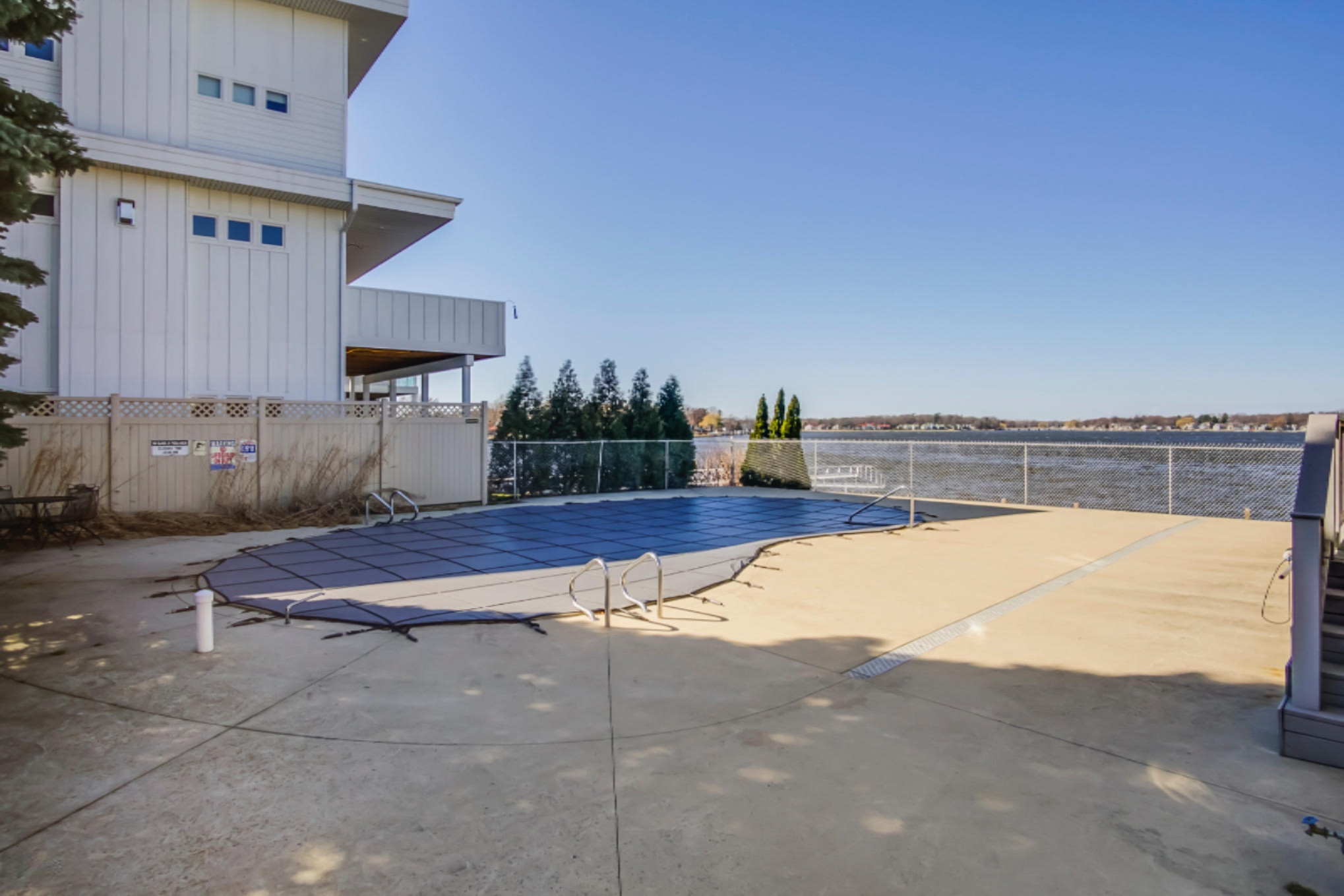 400 Lakeview Street, Unit 33F Spring Lake, MI 49456 - Photo 9 of 9 DSC03364Blending
