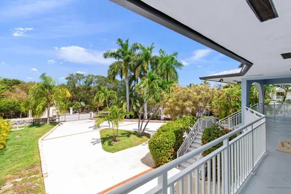 $1,385,000 | 30830 Palm Drive, Big Pine Key, FL 33043