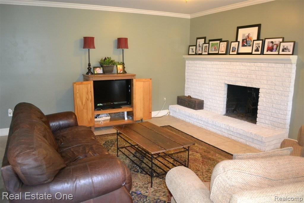1766 Charm Court Rochester, MI 48306 - Photo 8 of 25 Living Room