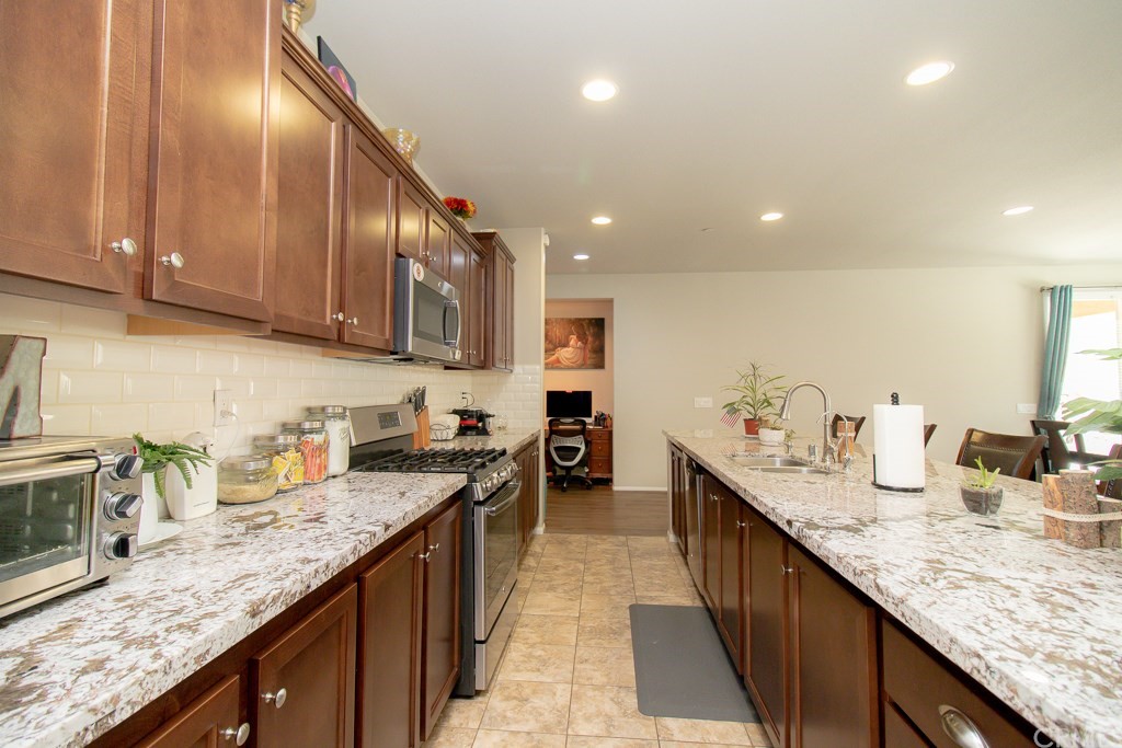 35251 Smith Avenue Beaumont, CA 92223 - Photo 13 of 33 a kitchen with granite countertop lots of counter top space