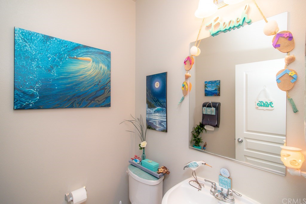 35251 Smith Avenue Beaumont, CA 92223 - Photo 14 of 33 a living room with furniture and flowers