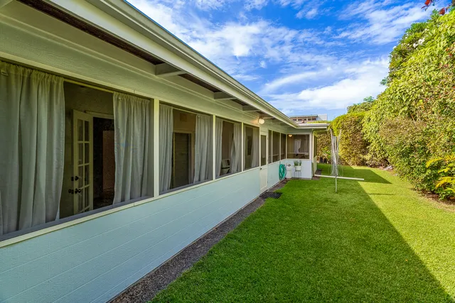 a view of a house with backyard and porch