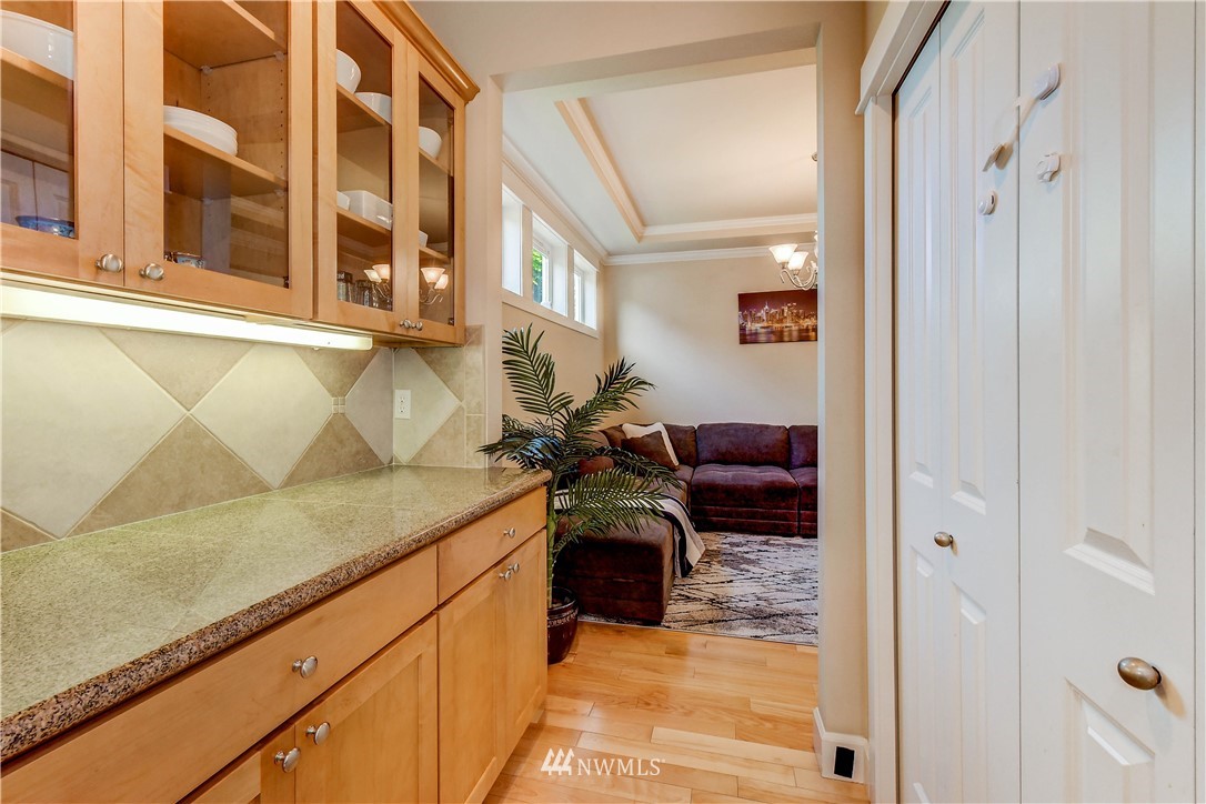 211 185th Place Southwest Bothell, WA 98012 - Photo 8 of 36