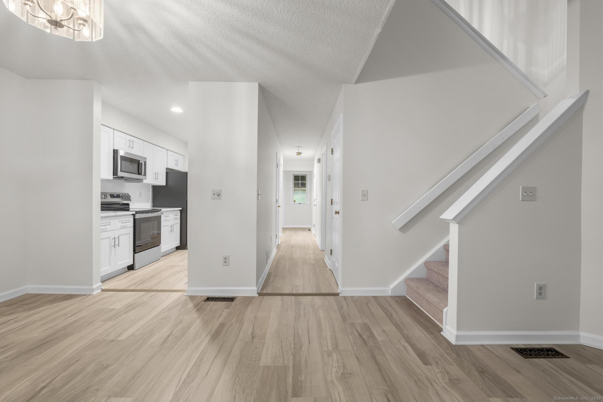 98 Crown Ridge, Unit 98 Newington, CT 06111 - Photo 17 of 37