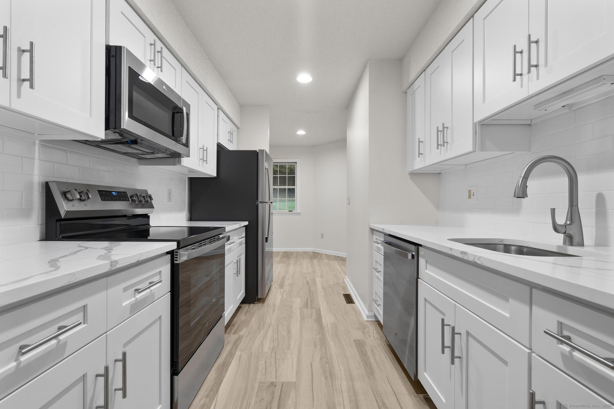 98 Crown Ridge, Unit 98 Newington, CT 06111 - Photo 10 of 37