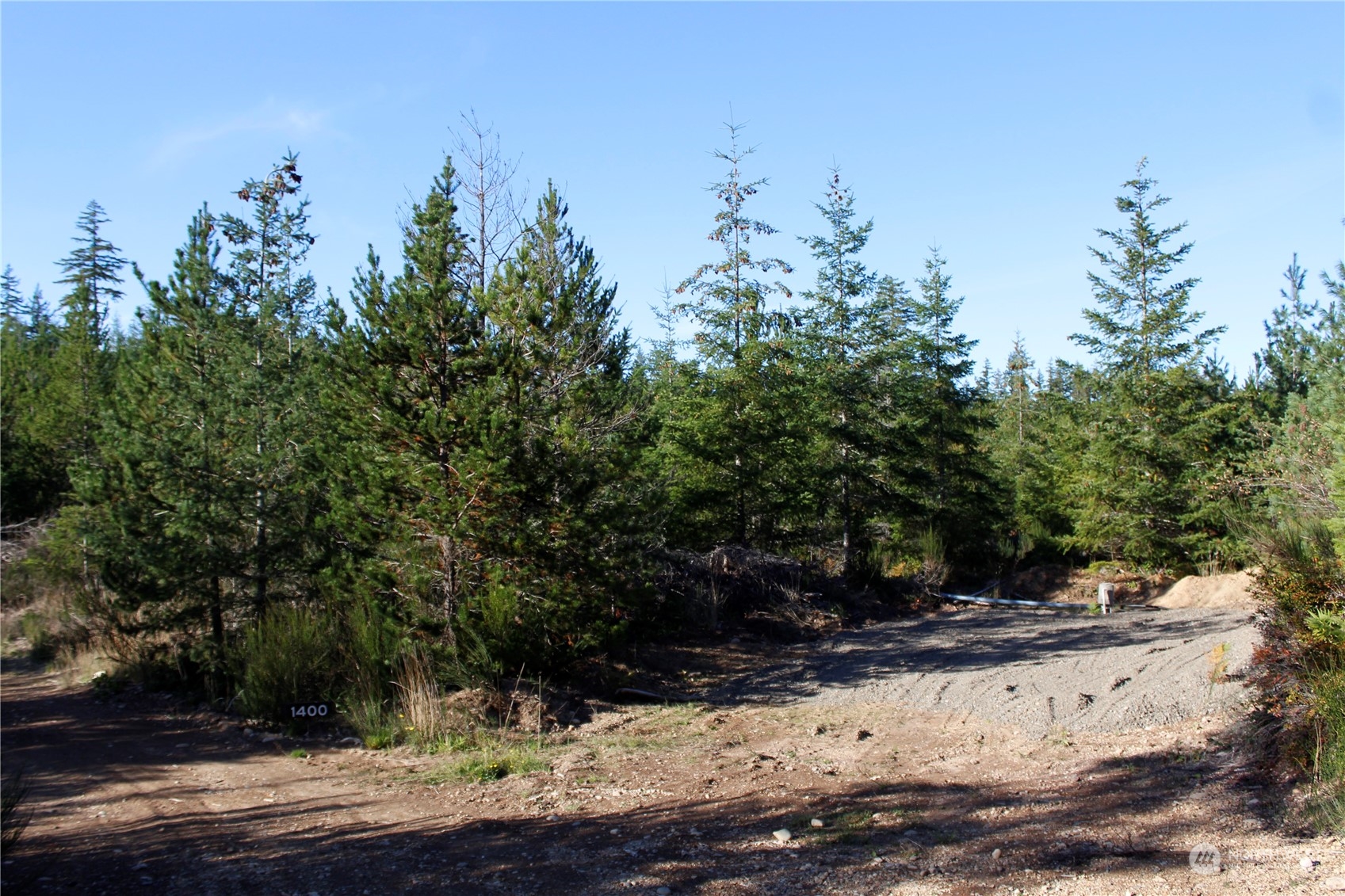 1400 West Camp Sundown Road Bremerton, WA 98312 - Photo 24 of 35 a view of a backyard of the house