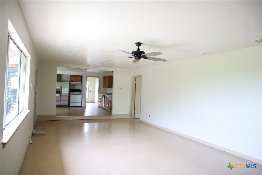 707 Old Seguin Luling Road Seguin, TX 78155 - Photo 4 of 20 Gallery Image 4