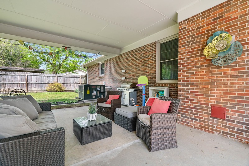 2300 Raspberry Lane Lebanon, TN 37087 - Photo 33 of 48 a patio with patio couch and a garden