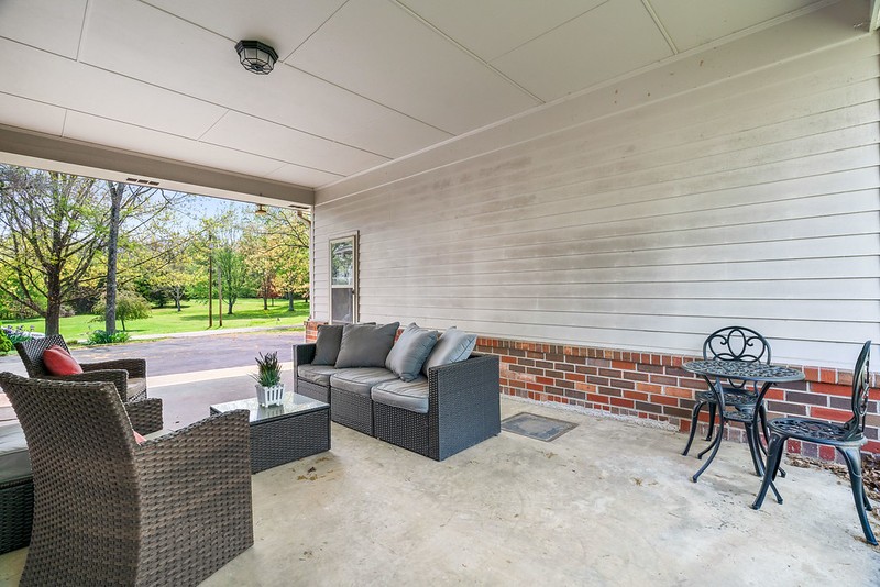2300 Raspberry Lane Lebanon, TN 37087 - Photo 34 of 48 a living room with furniture and a gate