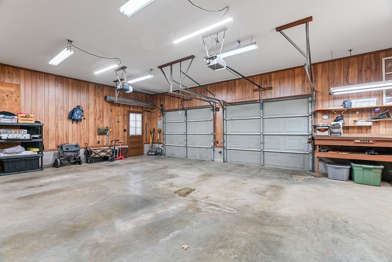 2300 Raspberry Lane Lebanon, TN 37087 - Photo 35 of 48 a view of a garage