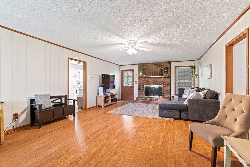 2300 Raspberry Lane Lebanon, TN 37087 - Photo 4 of 48 a living room with furniture and a flat screen tv