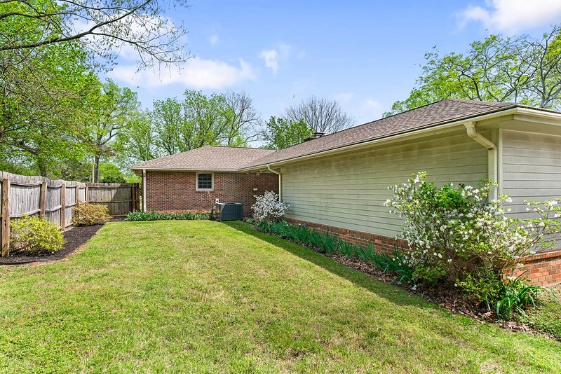 2300 Raspberry Lane Lebanon, TN 37087 - Photo 43 of 48 a front view of a house with garden