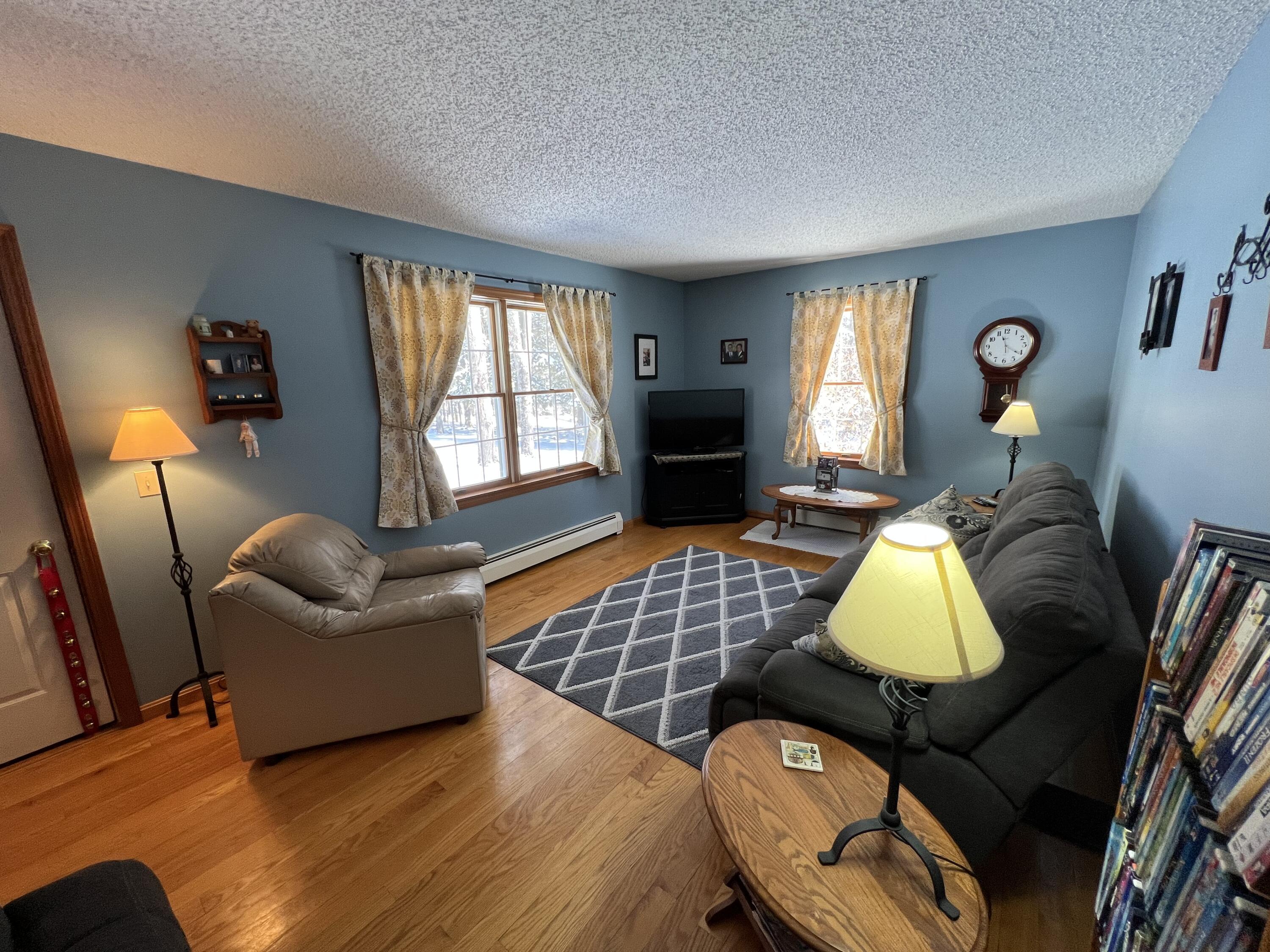 9 6 Rod Road Fairfield, ME 04937 - Photo 30 of 67 29 Living Room