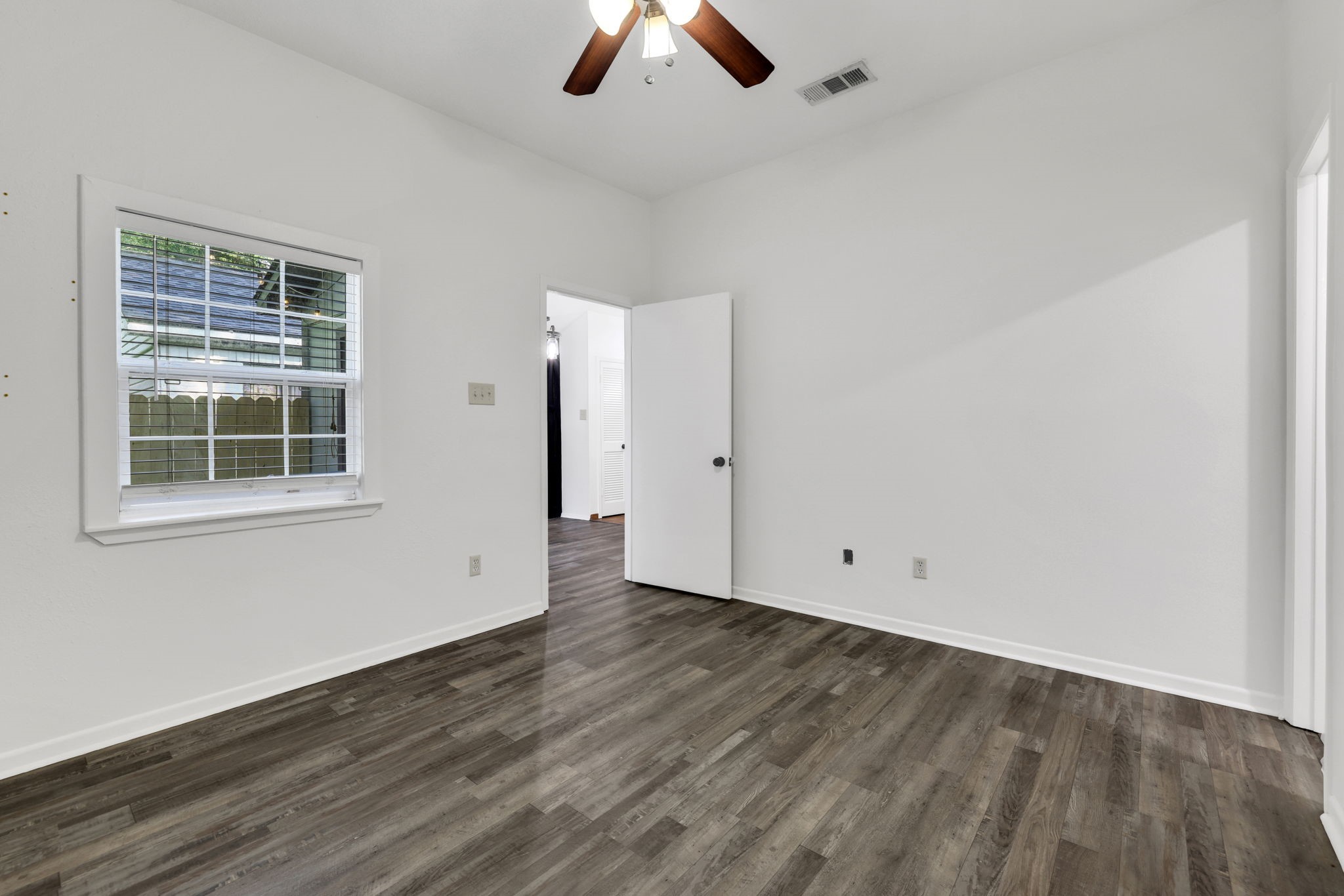 109 Jessica Street Liberty, TX 77575 - Photo 10 of 21 an empty room with chandelier fan