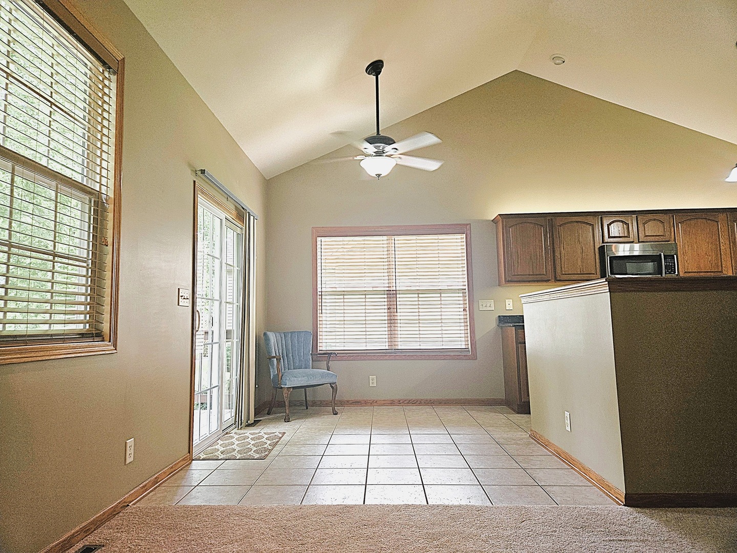 1670 Overlook Drive Dixon, IL 61021 - Photo 8 of 36 a very nice looking room with a large window