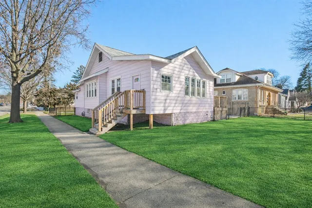 $325,000 | 139 North Grant Street, Westmont, IL 60559