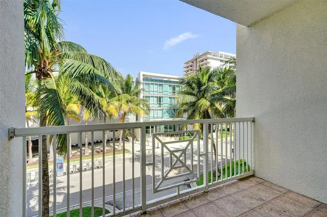 $500,000 | 9172 Collins Avenue, Unit 302, Surfside, FL 33154