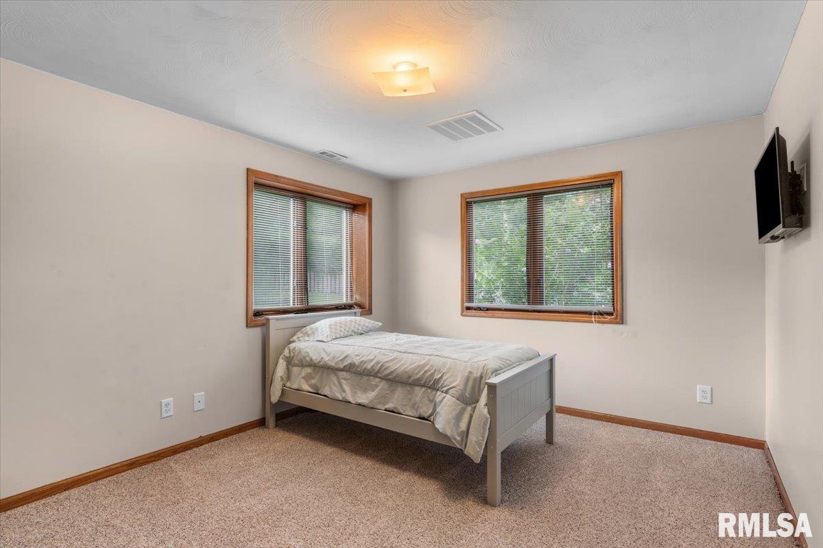 2601 Meadow Pointe Drive Springfield, IL 62702 - Photo 33 of 46