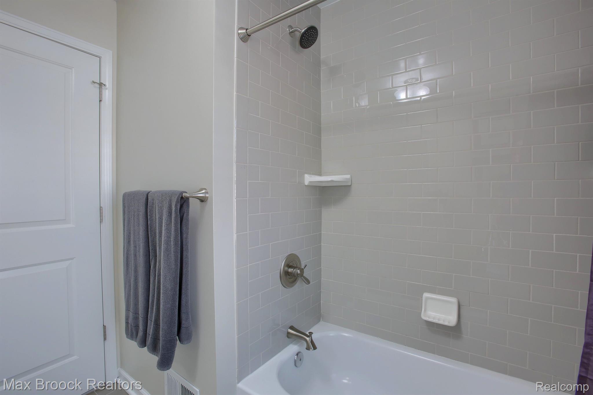 2378 Pembroke Road Birmingham, MI 48009 - Photo 25 of 35 Gallery Image 25