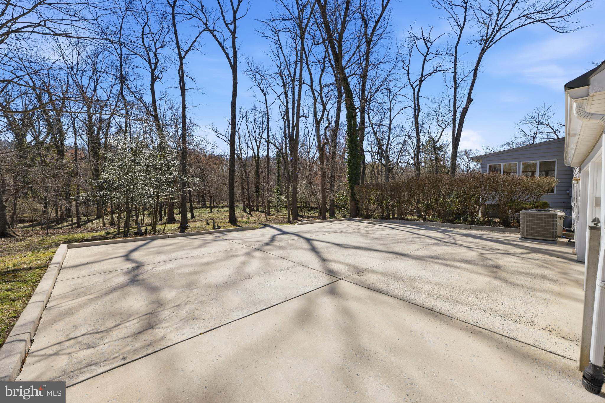 300 Sawmill Road Cherry Hill, NJ 08034 - Photo 36 of 47 Expansive driveway