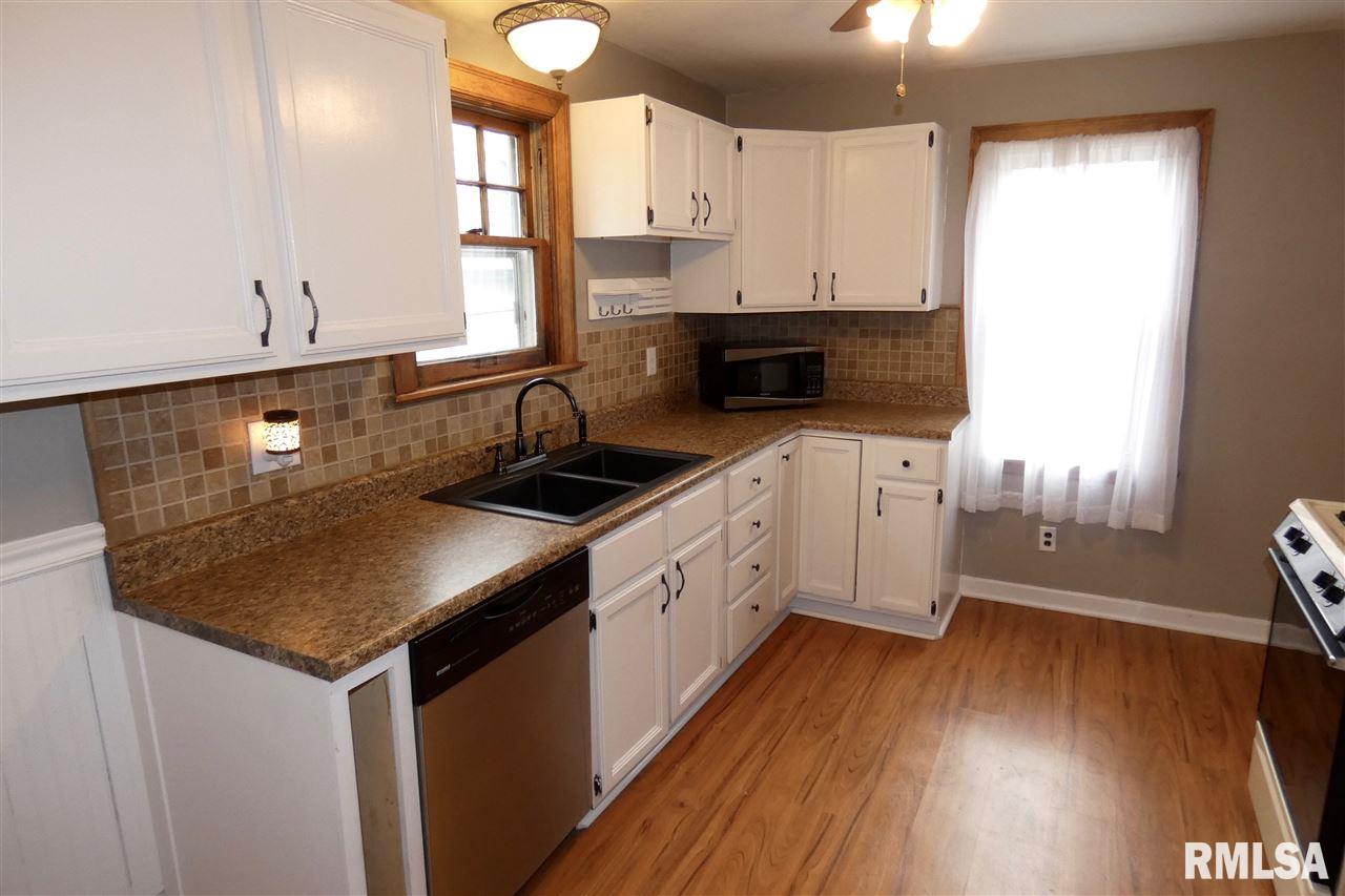 815 Morris Street Washington, IL 61571 - Photo 8 of 30