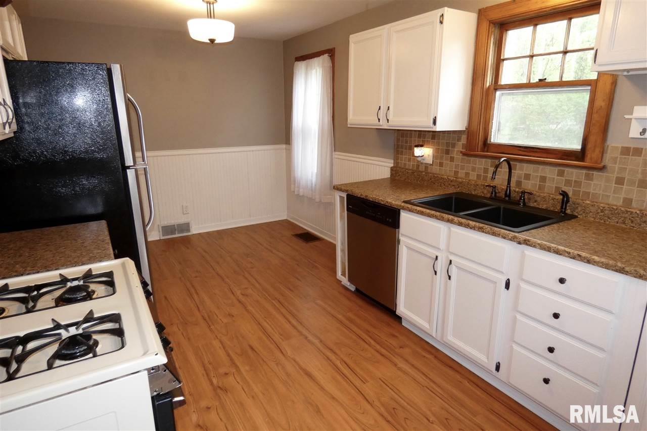 815 Morris Street Washington, IL 61571 - Photo 9 of 30