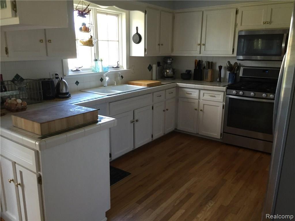 9623 Earhart Road South Lyon, MI 48178 - Photo 10 of 36 kitchen2.JPG