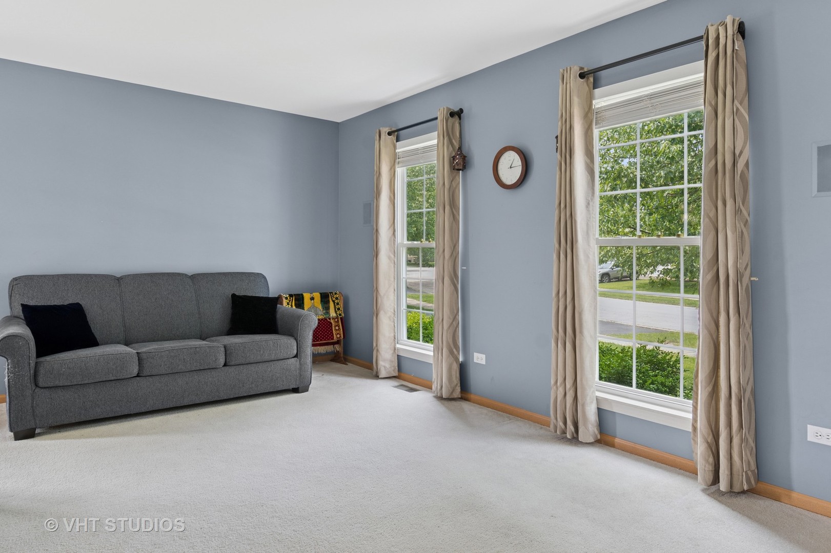 2477 Smithfield Court Aurora, IL 60503 - Photo 3 of 17 a living room with furniture and a window