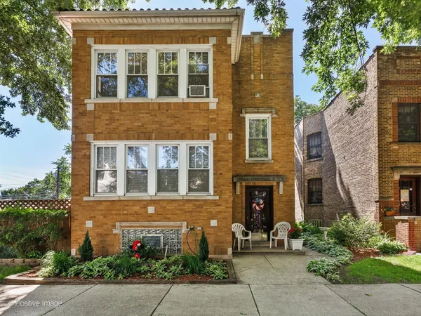 $2,400 | 4734 North Karlov Avenue, Unit 2, Chicago, IL 60630