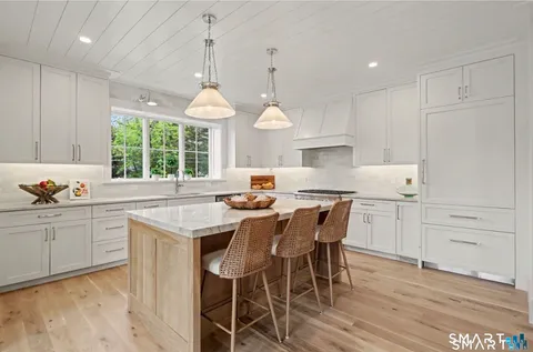 $1,799,000 | 615 South Pine Creek Road, Fairfield, CT 06824