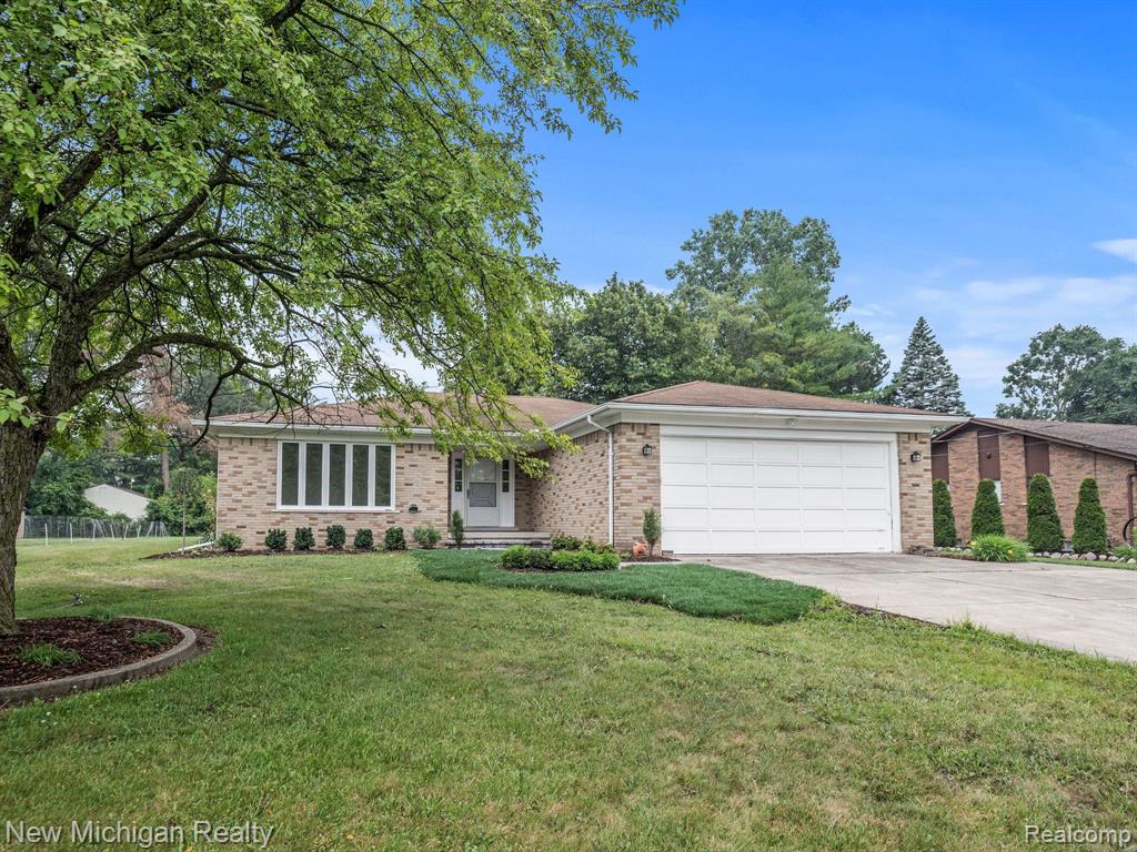 29617 Geraldine Road Farmington Hills, MI 48336 - Photo 1 of 25