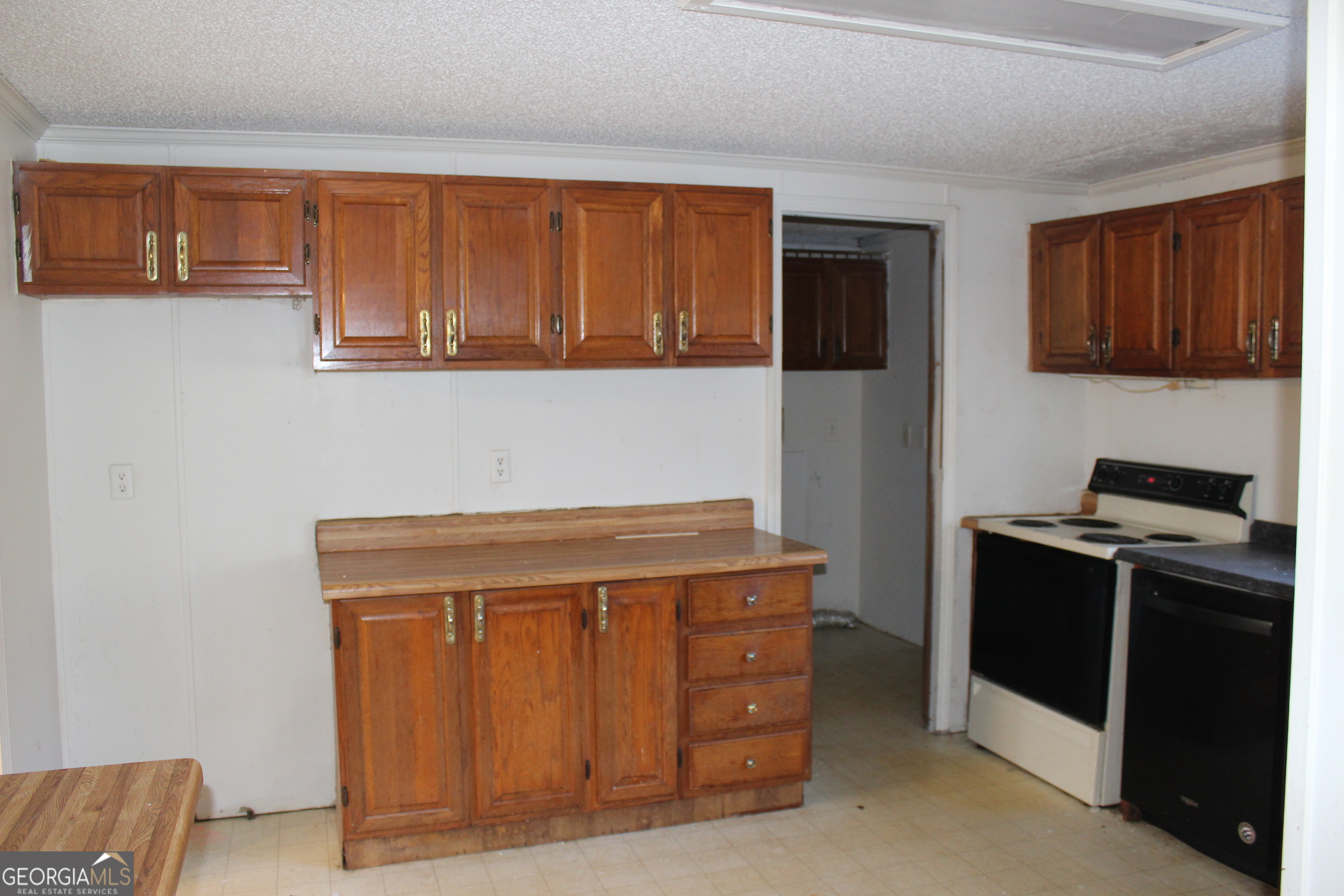 1691 A Rover Zetella Road Williamson, GA 30292 - Photo 19 of 24 a utility room with washer and dryer