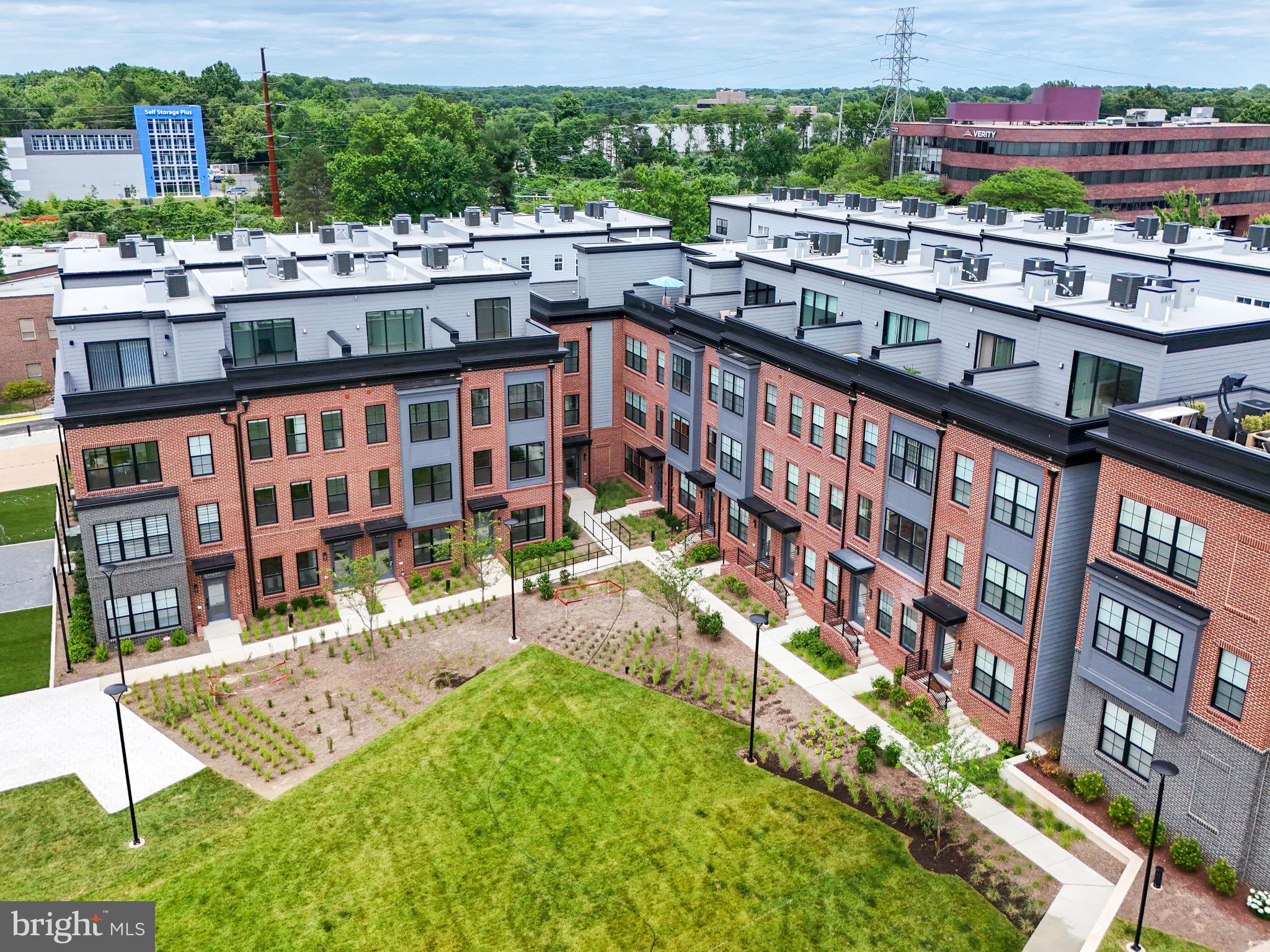 11232 Bunsen Street Reston, VA 20190 - Photo 3 of 52