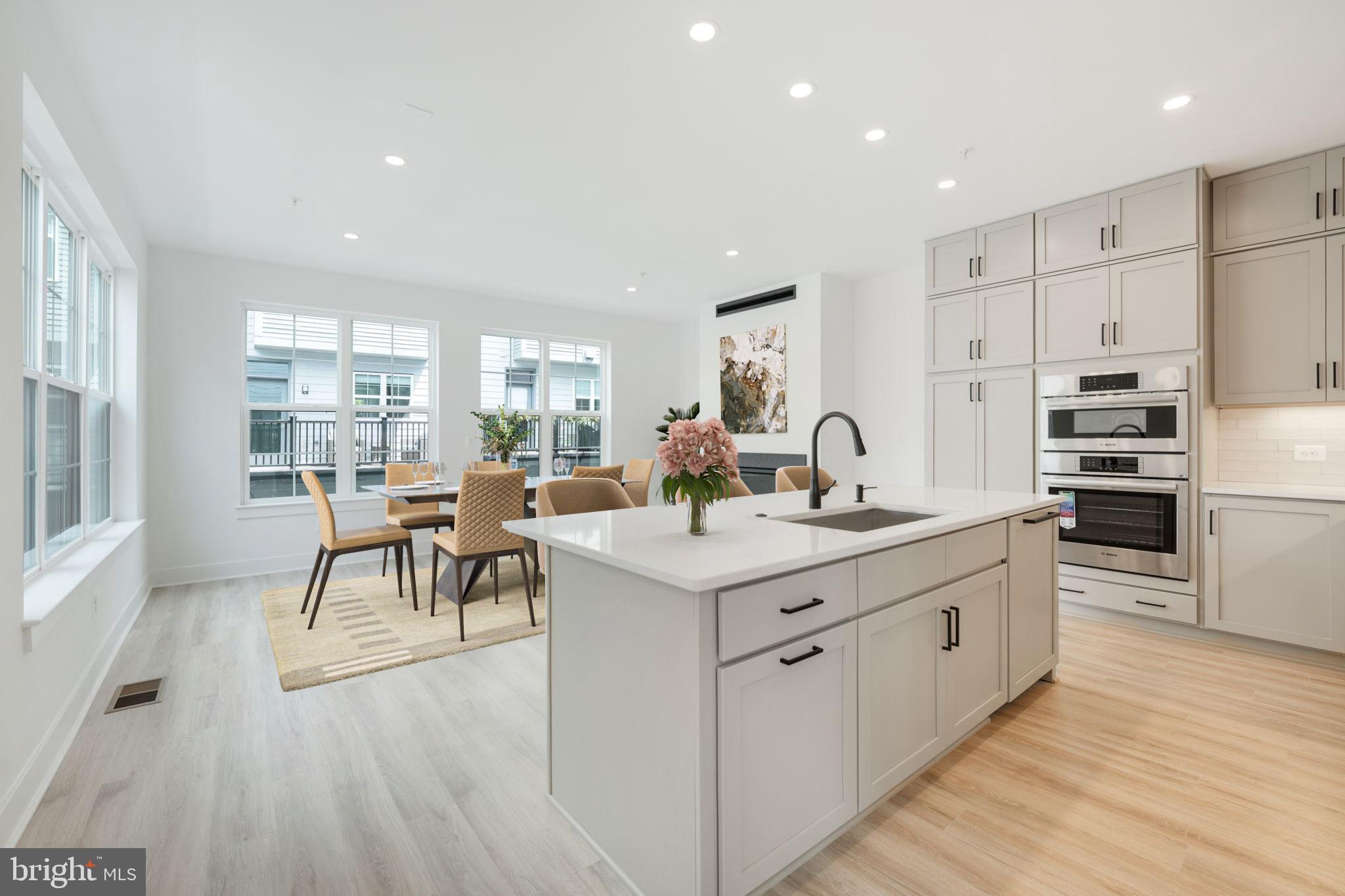 11232 Bunsen Street Reston, VA 20190 - Photo 4 of 52