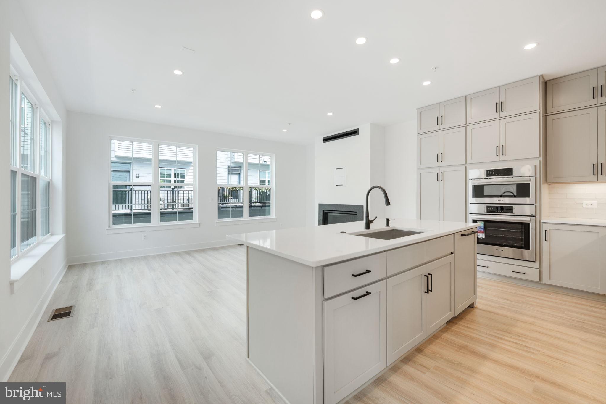 11232 Bunsen Street Reston, VA 20190 - Photo 5 of 52