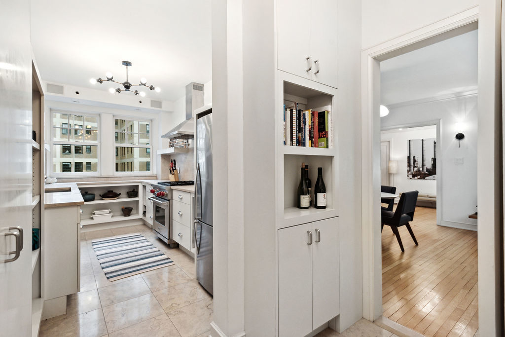 415 West Aldine Avenue, Unit 9D Chicago, IL 60657 - Photo 11 of 32 a view of a living room and dining room