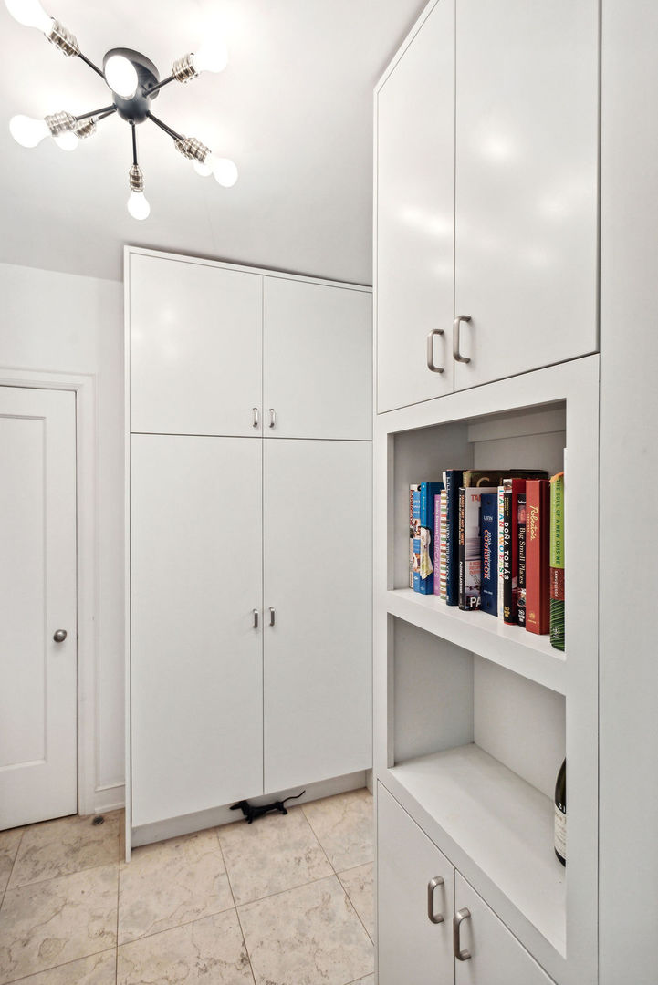 415 West Aldine Avenue, Unit 9D Chicago, IL 60657 - Photo 12 of 32 a view of workspace with cabinets