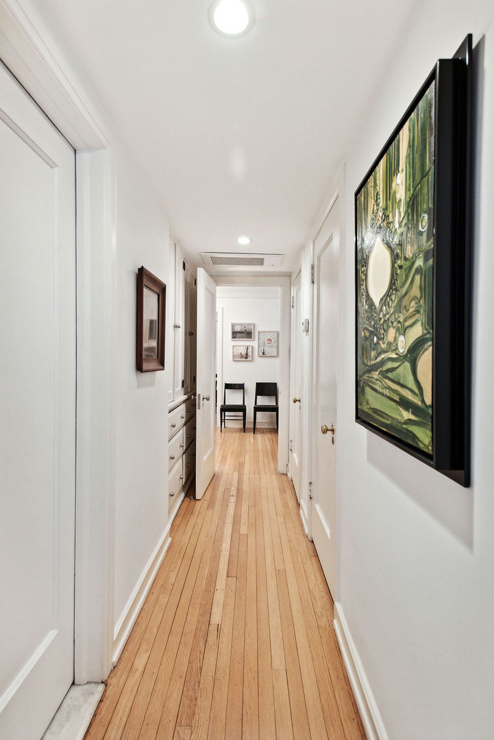 415 West Aldine Avenue, Unit 9D Chicago, IL 60657 - Photo 16 of 32 a view of a living room with wooden floor