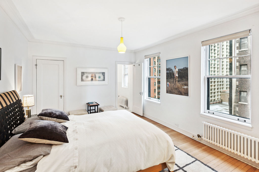 415 West Aldine Avenue, Unit 9D Chicago, IL 60657 - Photo 17 of 32 a bedroom with a bed and a window