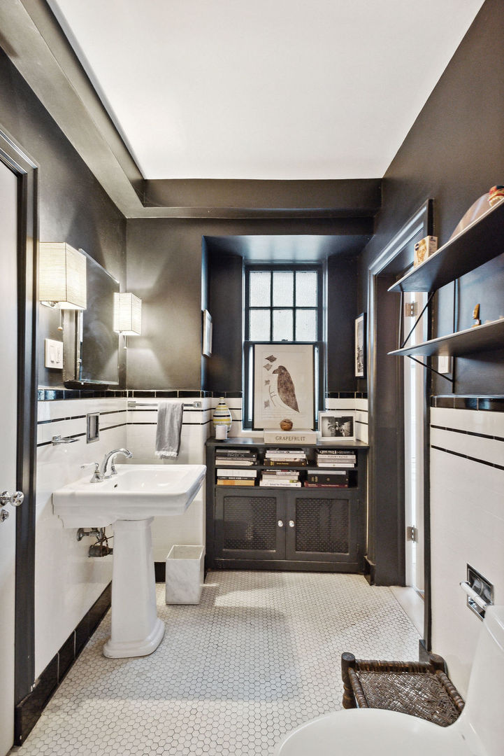 415 West Aldine Avenue, Unit 9D Chicago, IL 60657 - Photo 24 of 32 a large kitchen with a stove a sink dishwasher and a refrigerator