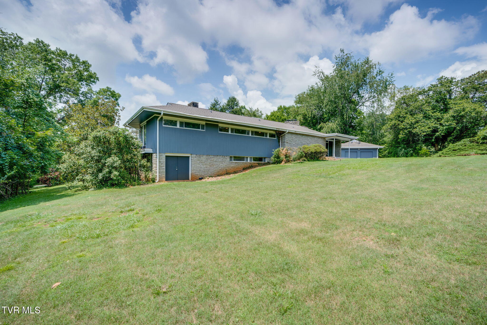 209 Maple Tree Drive Bristol, TN 37620 - Photo 3 of 53 002