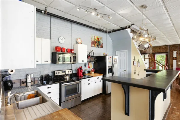 $449,000 | 107 Madison Avenue, Unit 401, Memphis, TN 38103