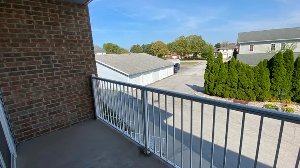 $176,886 | 9621 Merrillville Road, Unit 203, Crown Point, IN 46307