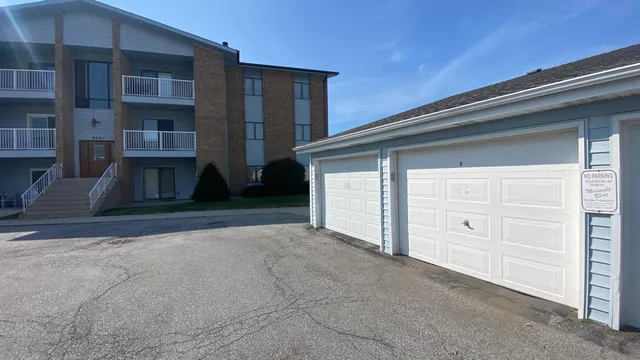 $176,895 | 9621 Merrillville Road, Unit 203, Crown Point, IN 46307