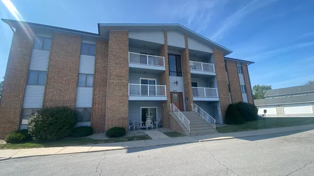 $176,895 | 9621 Merrillville Road, Unit 203, Crown Point, IN 46307