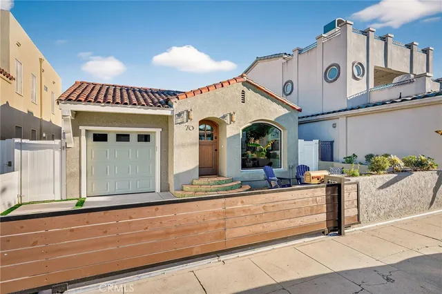 a view of a house with a outdoor space