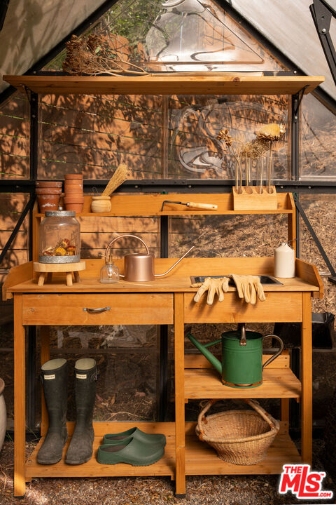 258 Redwood Drive Pasadena, CA 91105 - Photo 30 of 34 a close view of water heater room