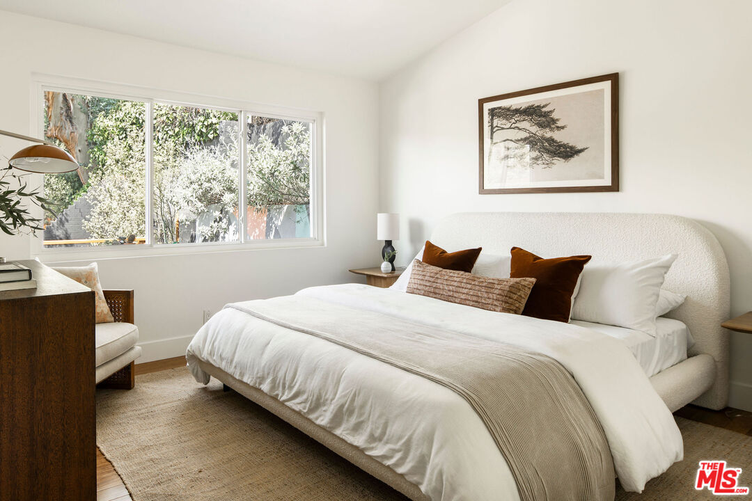 258 Redwood Drive Pasadena, CA 91105 - Photo 8 of 34 a bedroom with bed and window