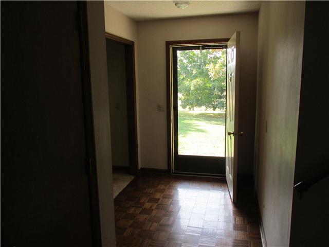131 Winstead Road Manchester, TN 37355 - Photo 3 of 18 Beautiful Enrty foyer with Closet and Parque wood flooring!