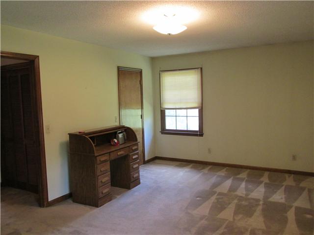 131 Winstead Road Manchester, TN 37355 - Photo 8 of 18 Large Master Suite with large closet and full bath